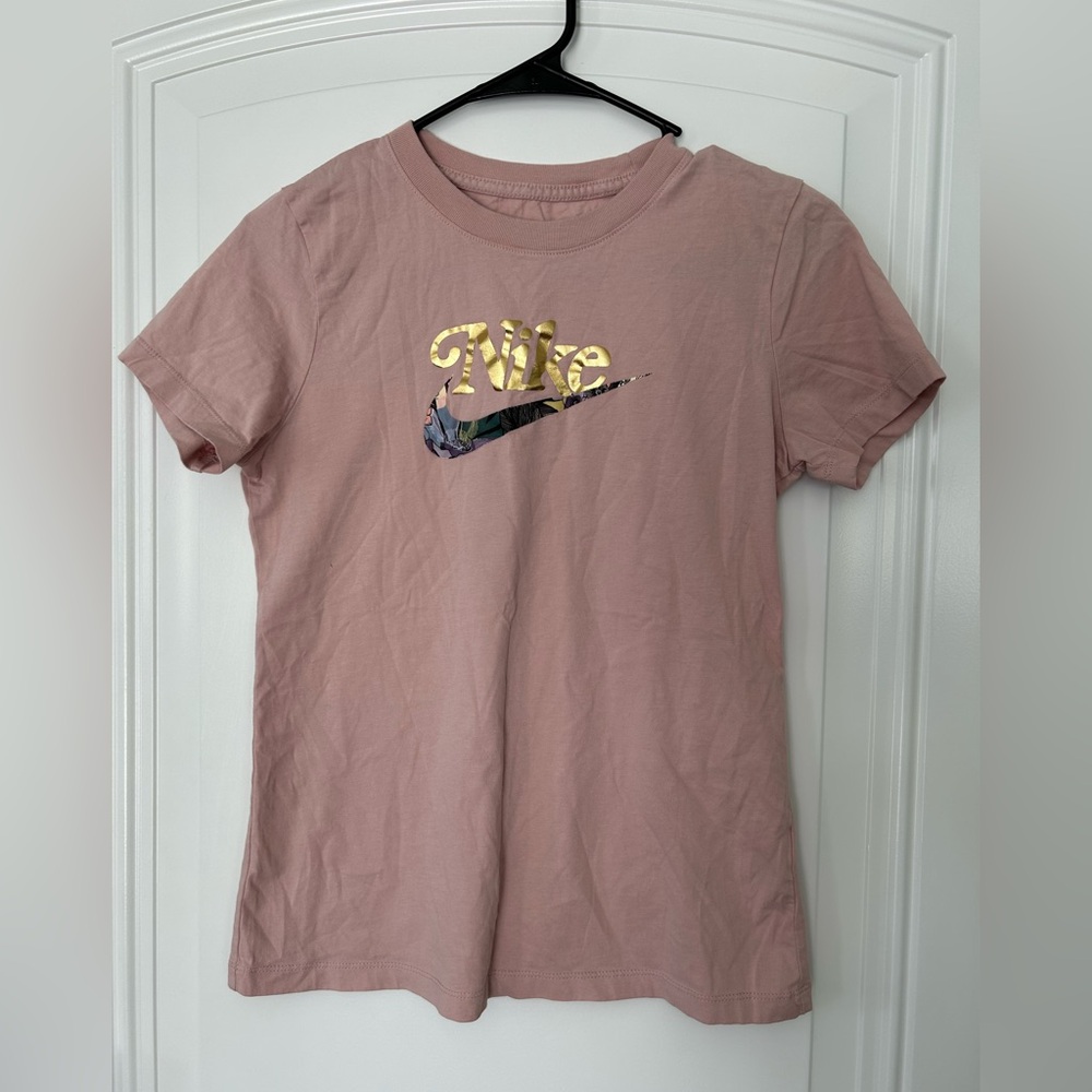 Nike Tee with Graphic Logo. Size S